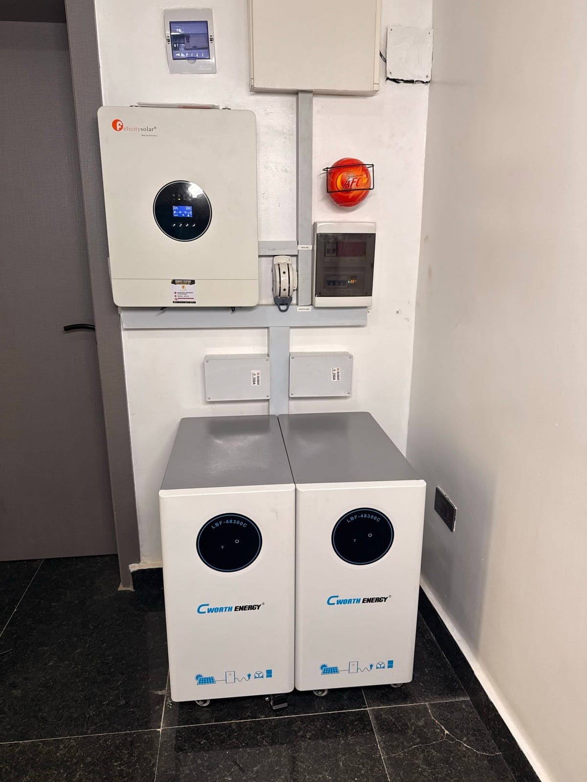 8kVA Solar Inverter System with 30kWh Lithium Battery